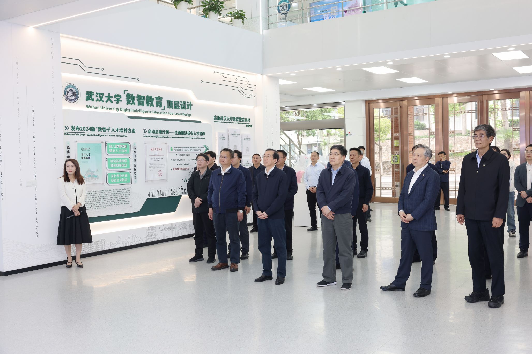 全国政协副主席杨震来校调研