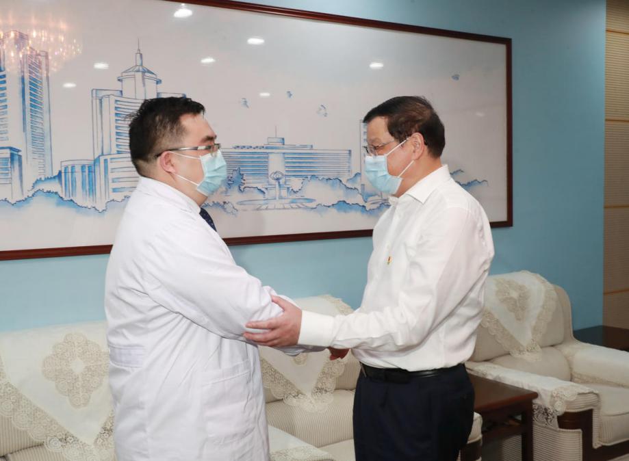 省委书记应勇赴人民医院看望慰问优秀党员代表