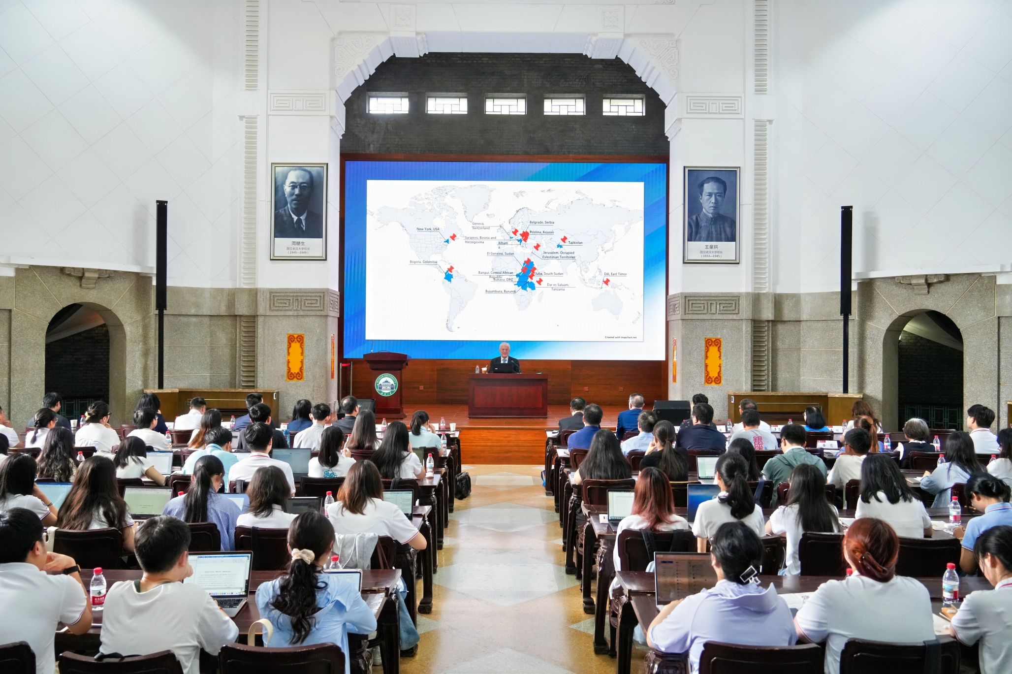 联合国前副秘书长来校讲学