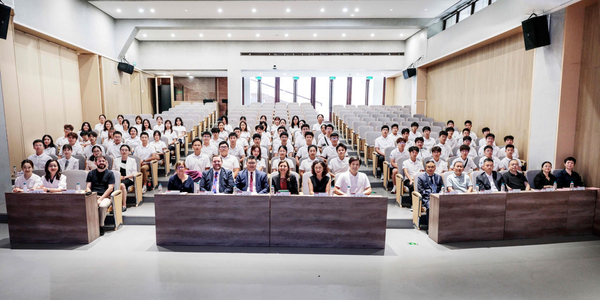 邓迪大学副校长金·戴尔一行来校访问