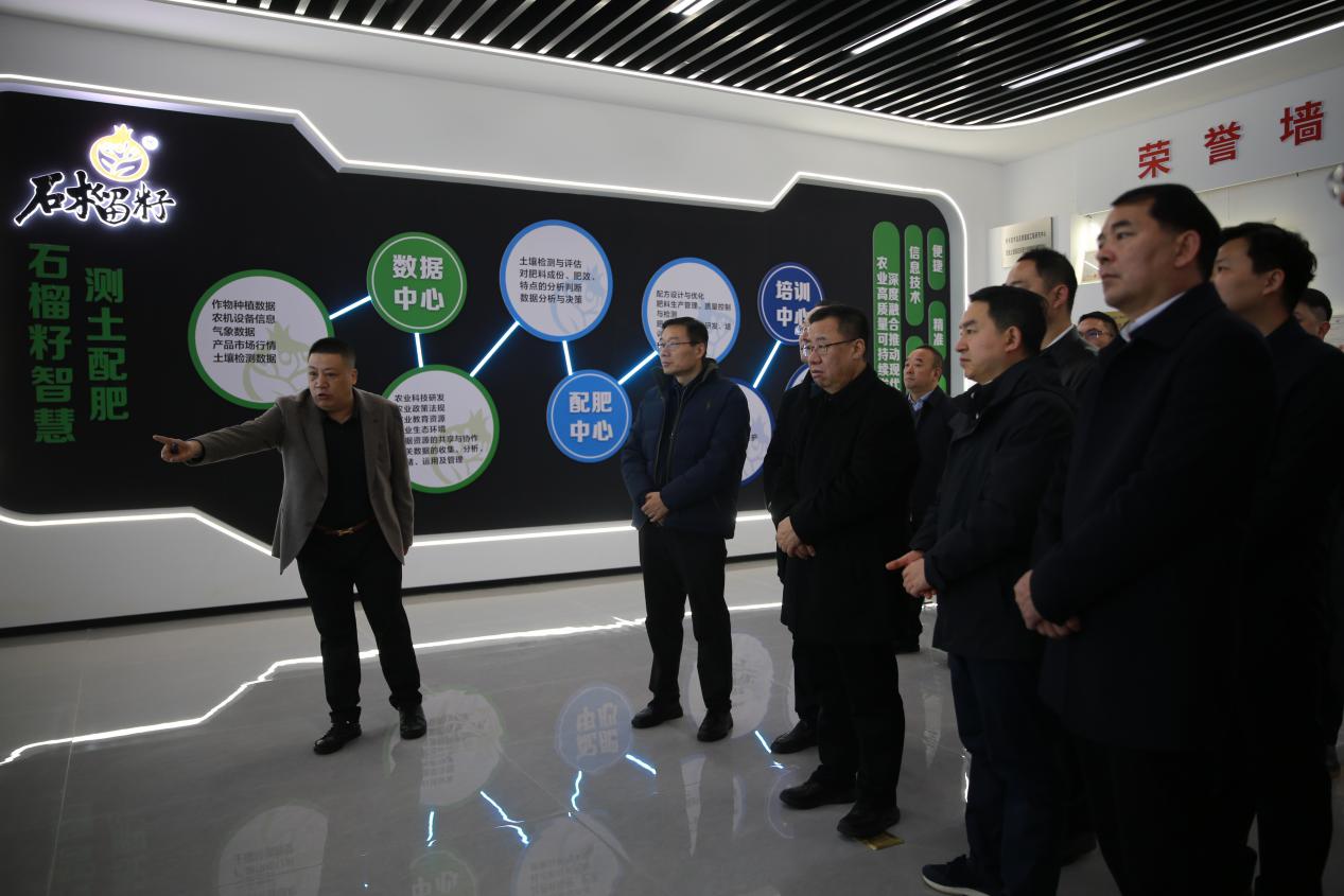 朱孔军赴恩施调研学校定点帮扶工作