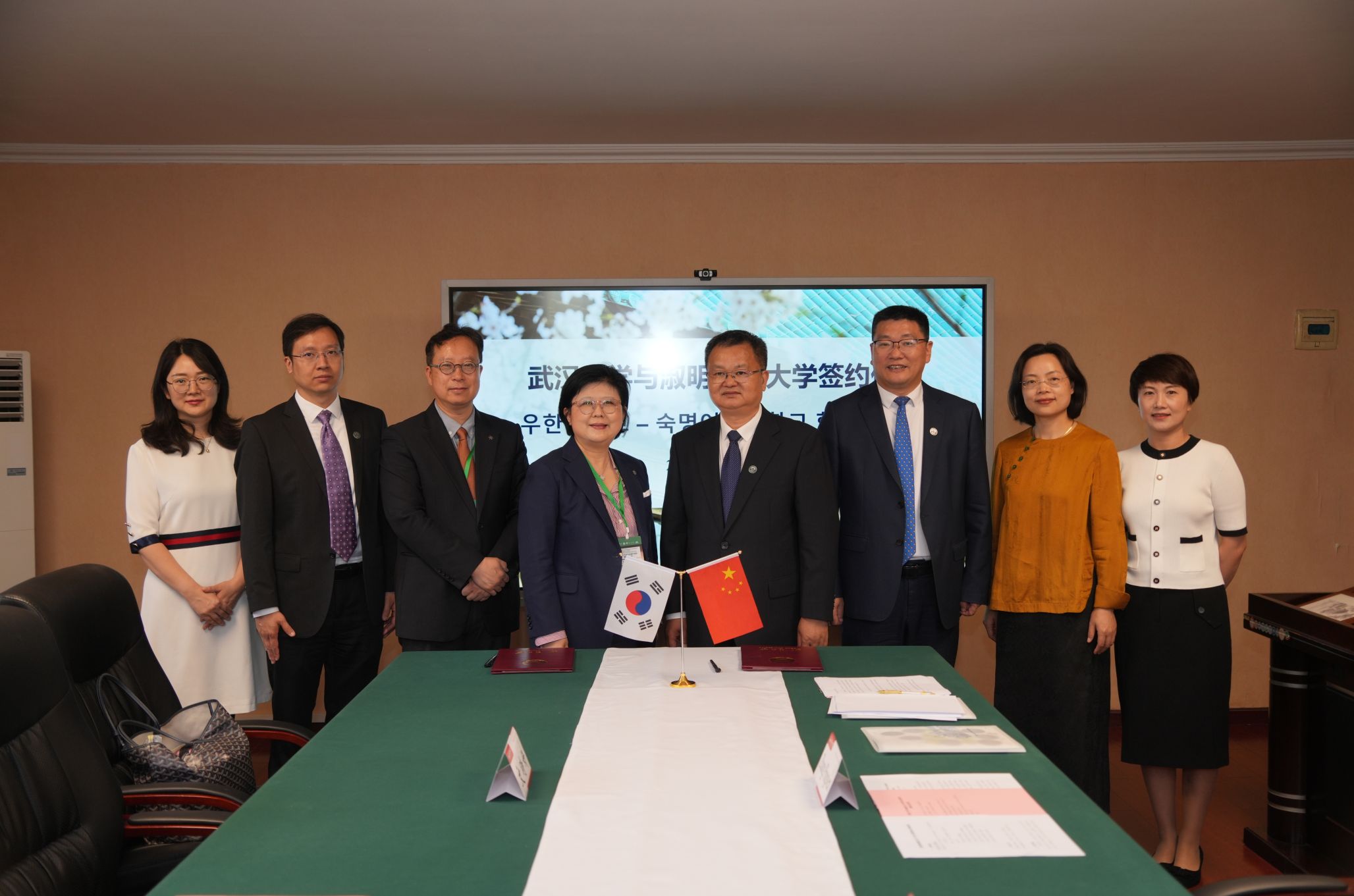 武汉大学与淑明女子大学签署学生交流协议