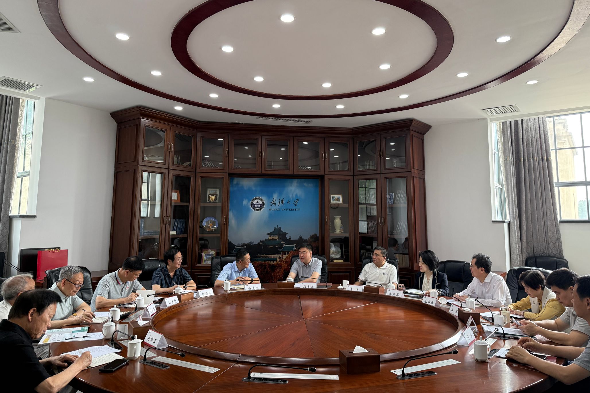 重庆大学老科协来校调研