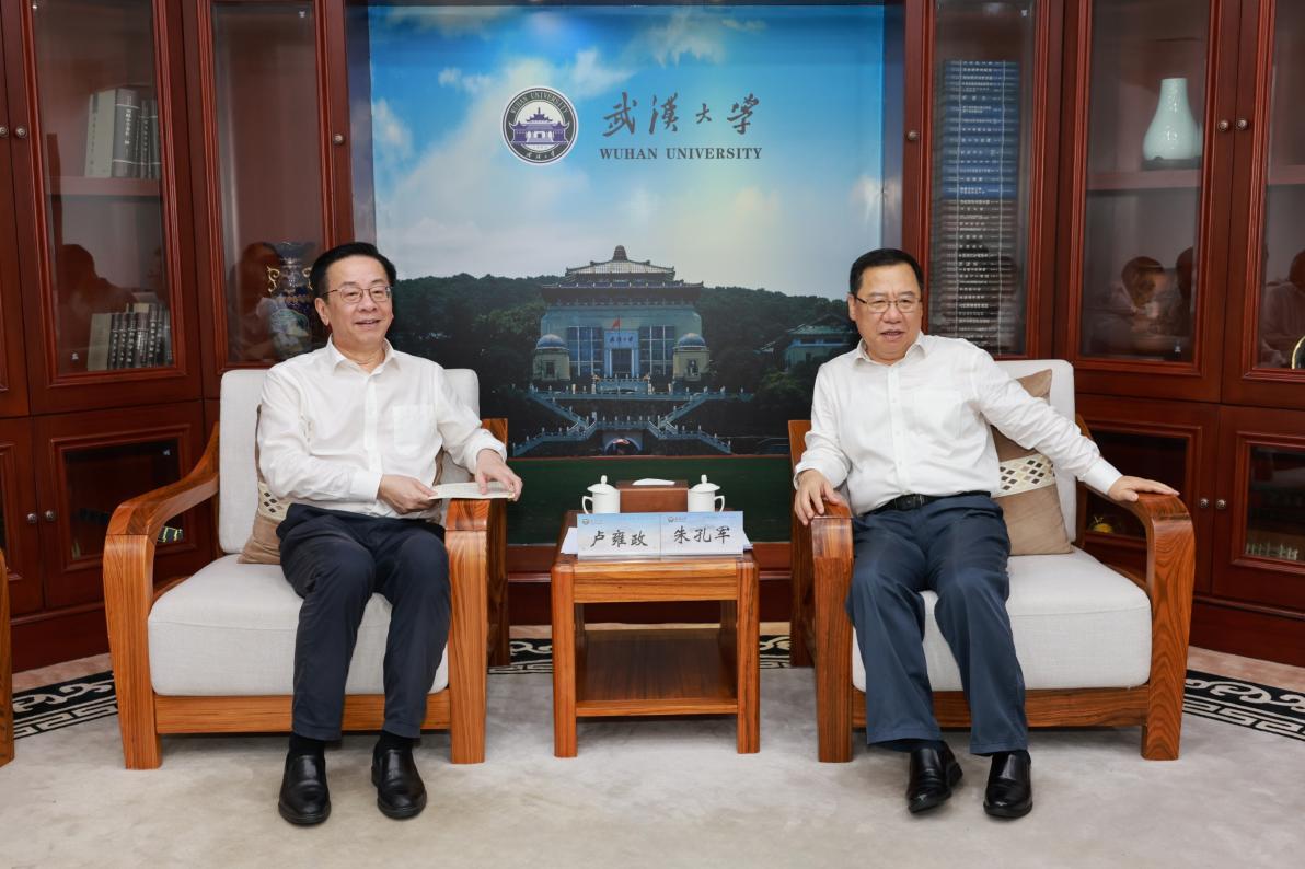 贵州省委常委卢雍政来校深化校地合作