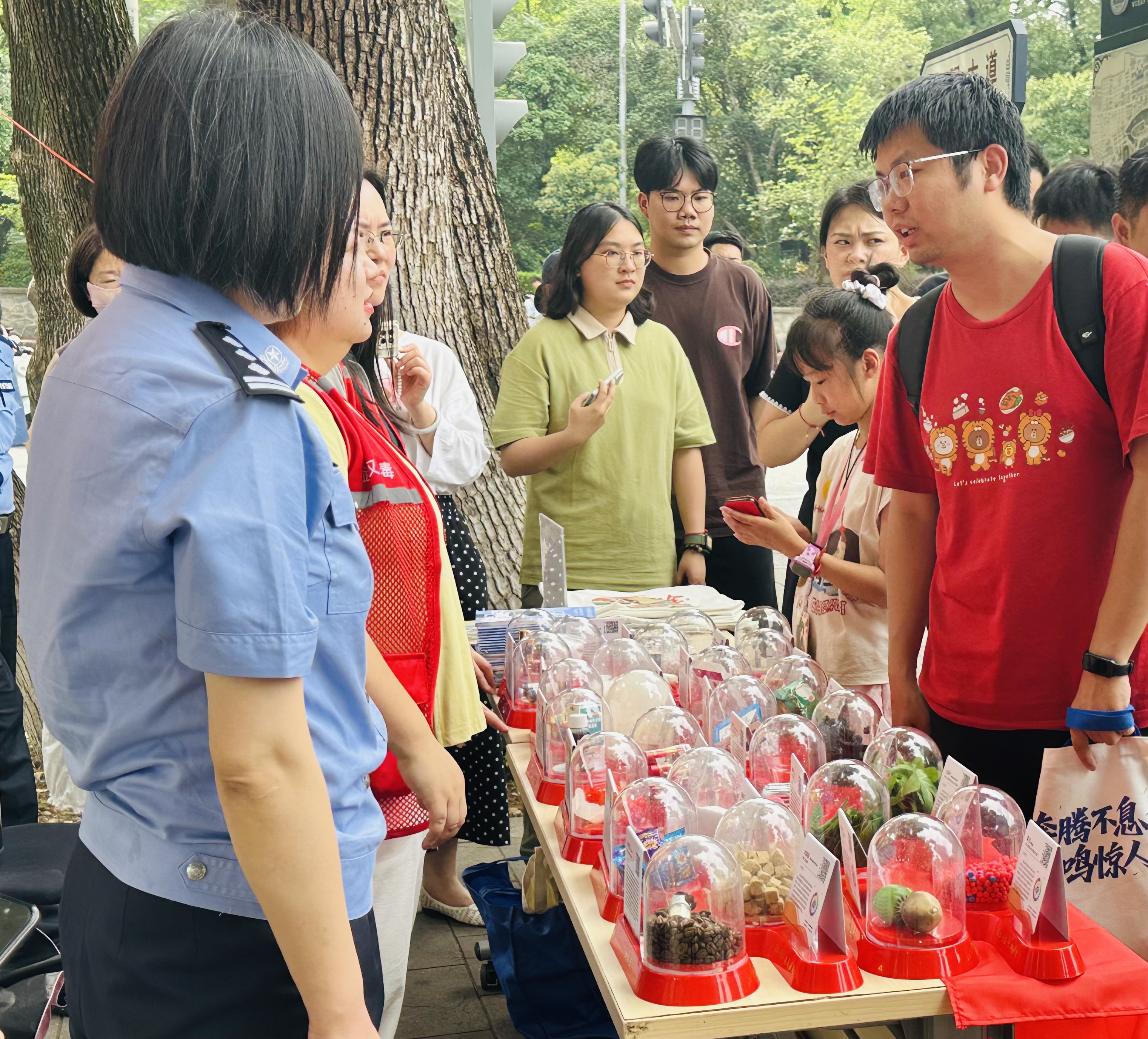 学校举办2026年“安全宣传咨询日”活动