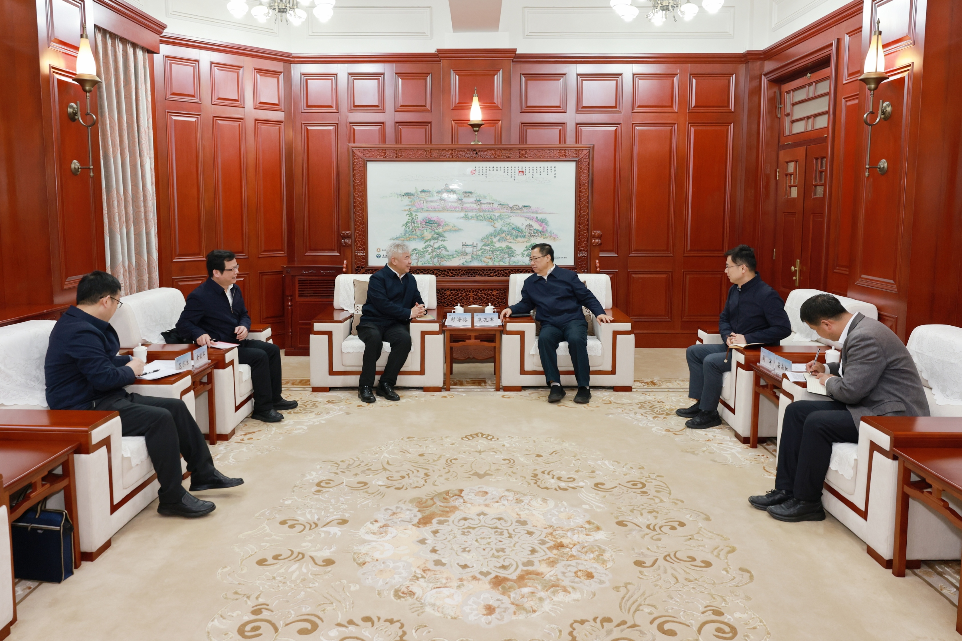 福建农林大学党委书记赖海榕来校深化合作