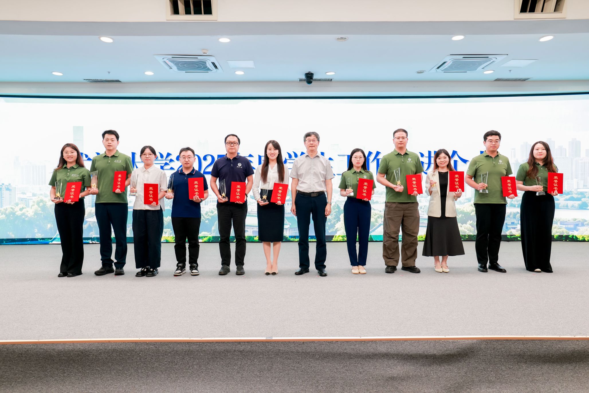 【笃行武大】学校举办2026年辅导员年度培训班