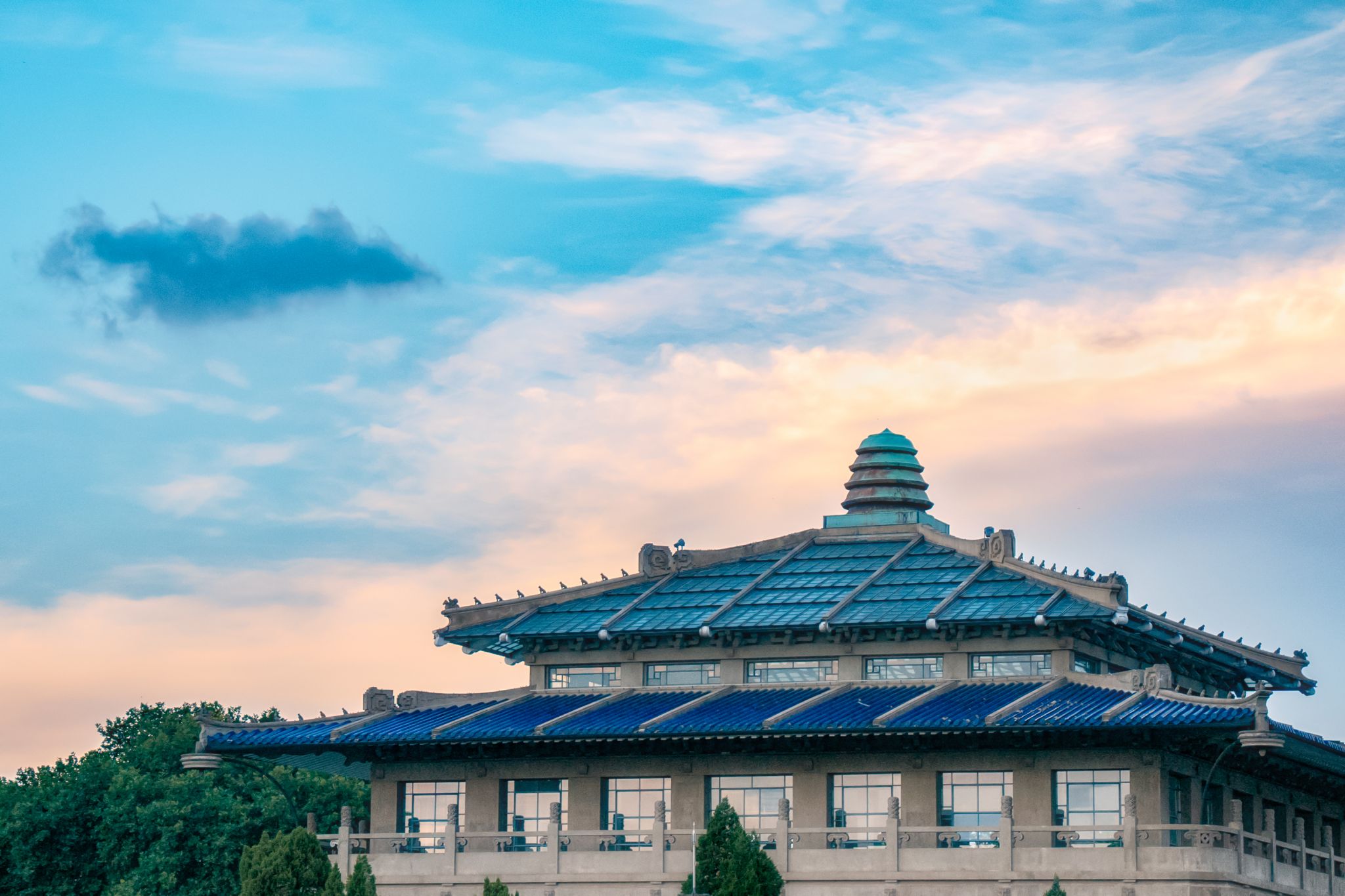 黄泰岩一行赴江苏全方位推进政用产学研融合