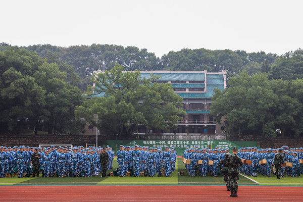 武汉大学7242名2020级新生开启军训模式