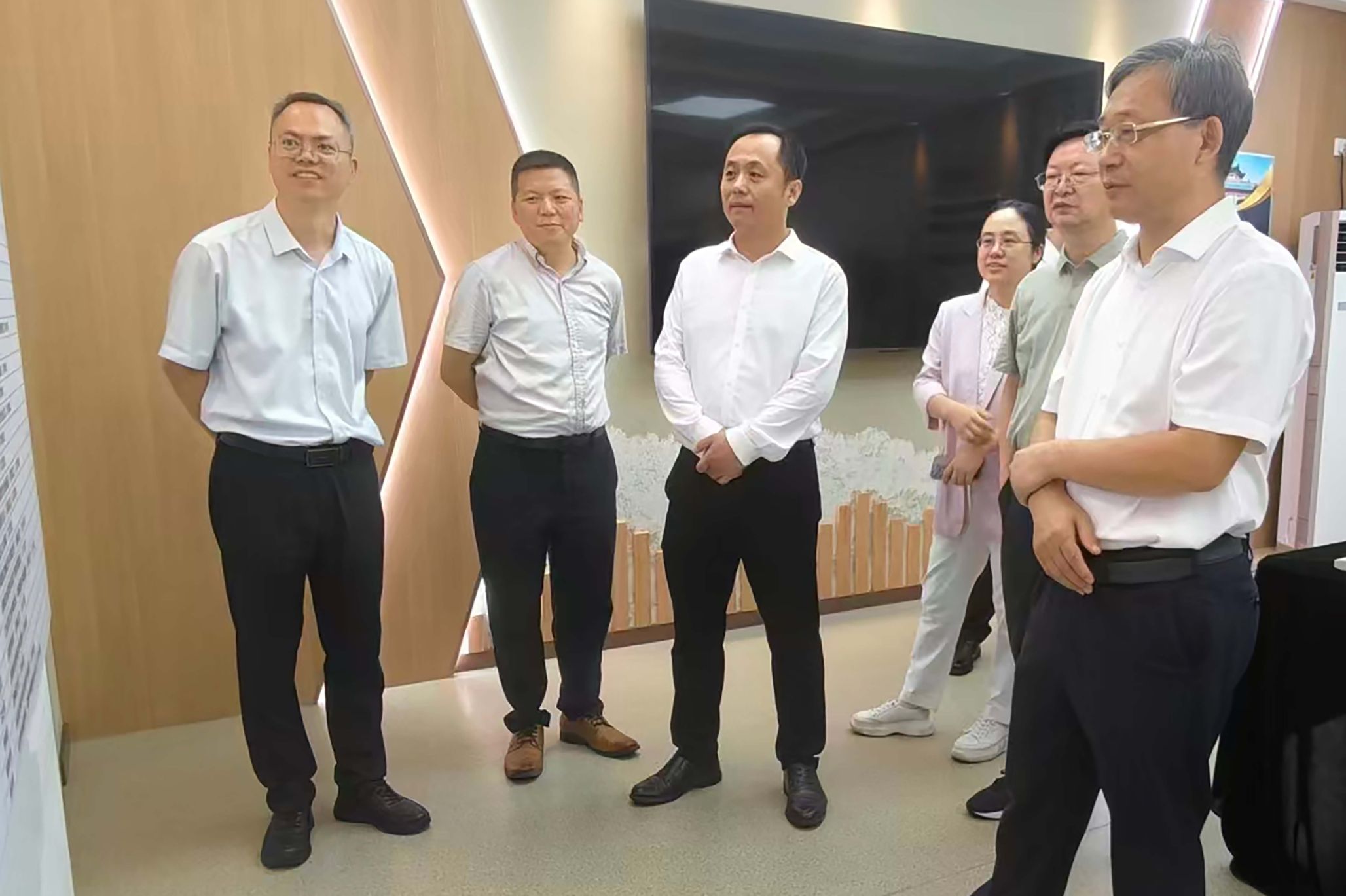 省社科联党组书记刘爱国一行来校调研