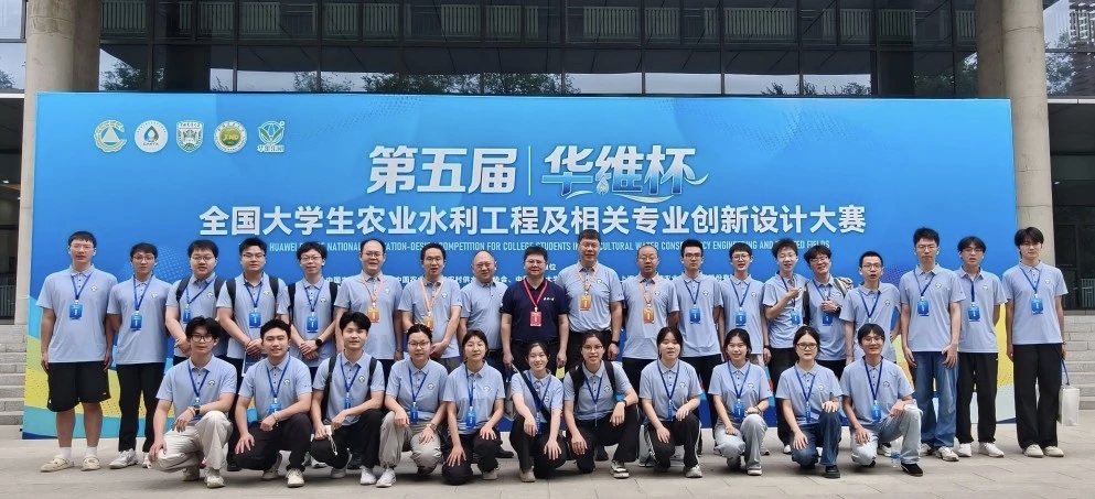 武大学子“华维杯”赛场展风采