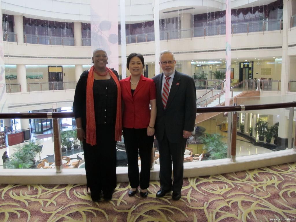 冯友梅会见俄亥俄州立大学大学副校长.jpg
